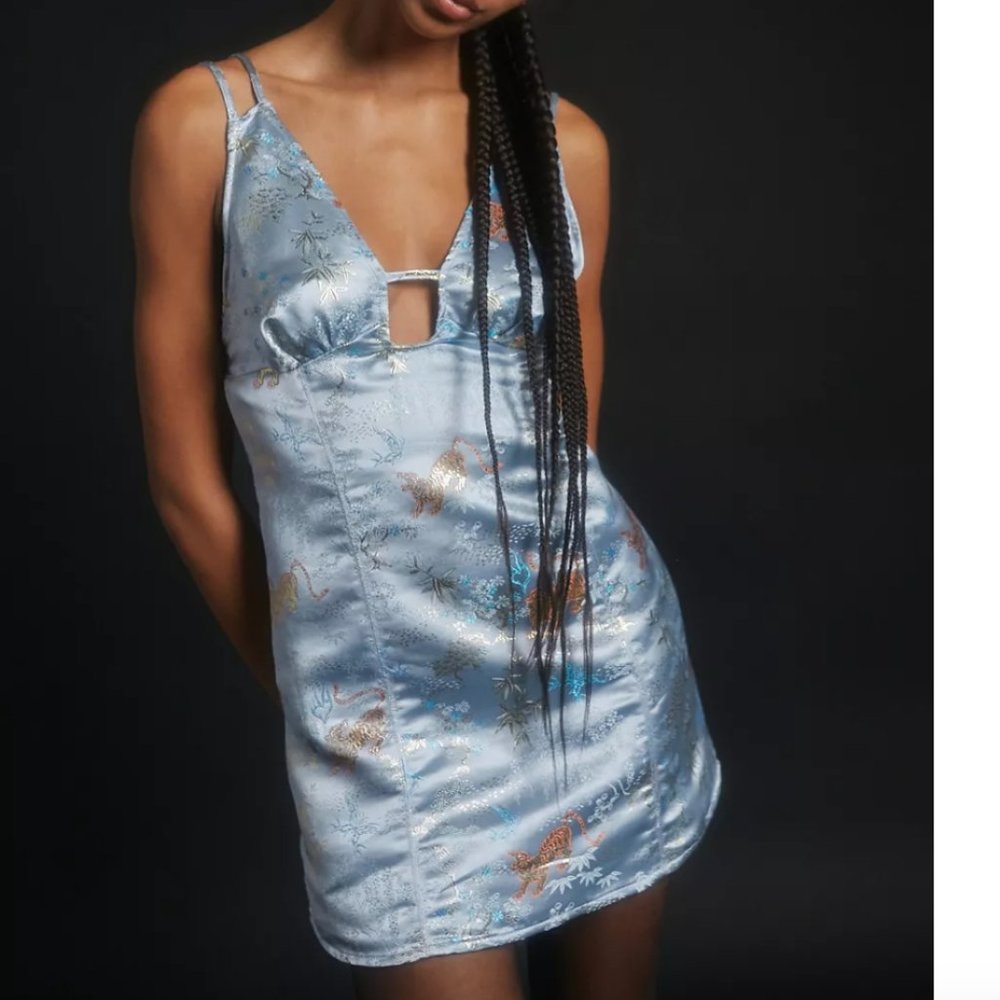 ⭐️ UO Cassie Satin Strappy Tiger Art Water Tapestry Hipster Hippie Mini Dress